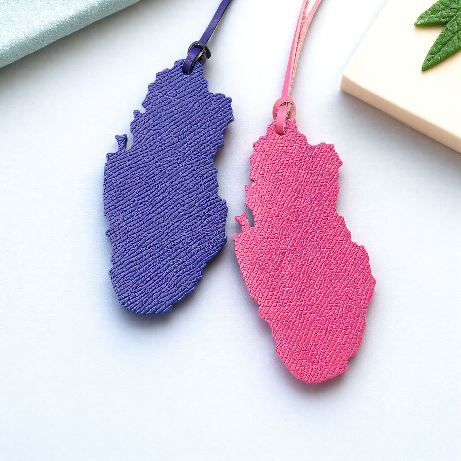 1pc Qatar Map Shaped PU Leathe - Women Accessories Qatar 评论和价格
