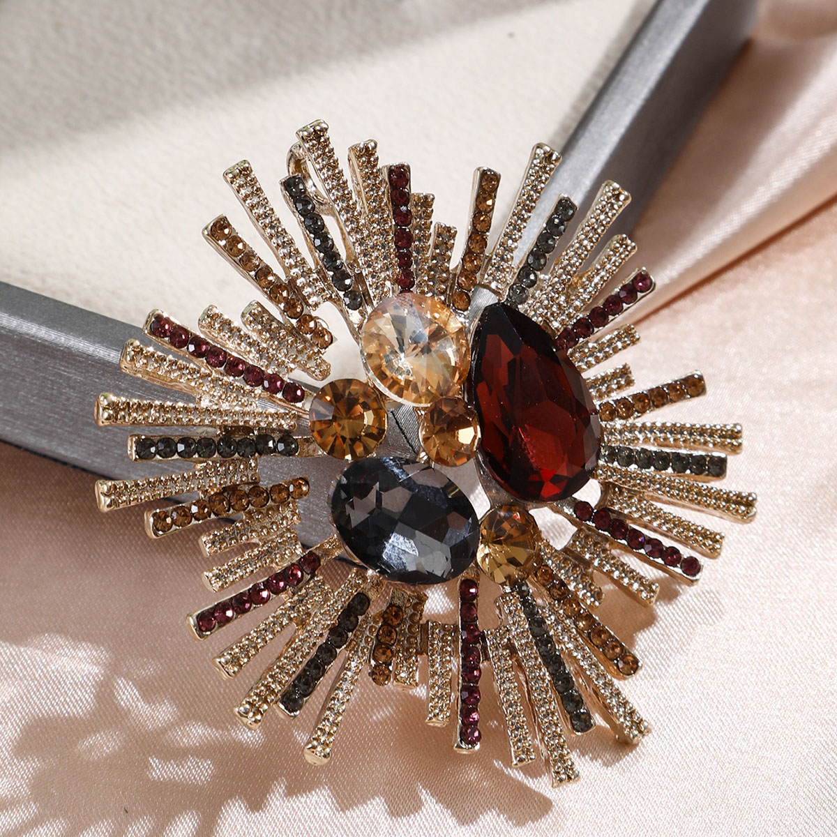 High end luxury crystal brooch - Women'S Accessories Manufacturers 评论和价格